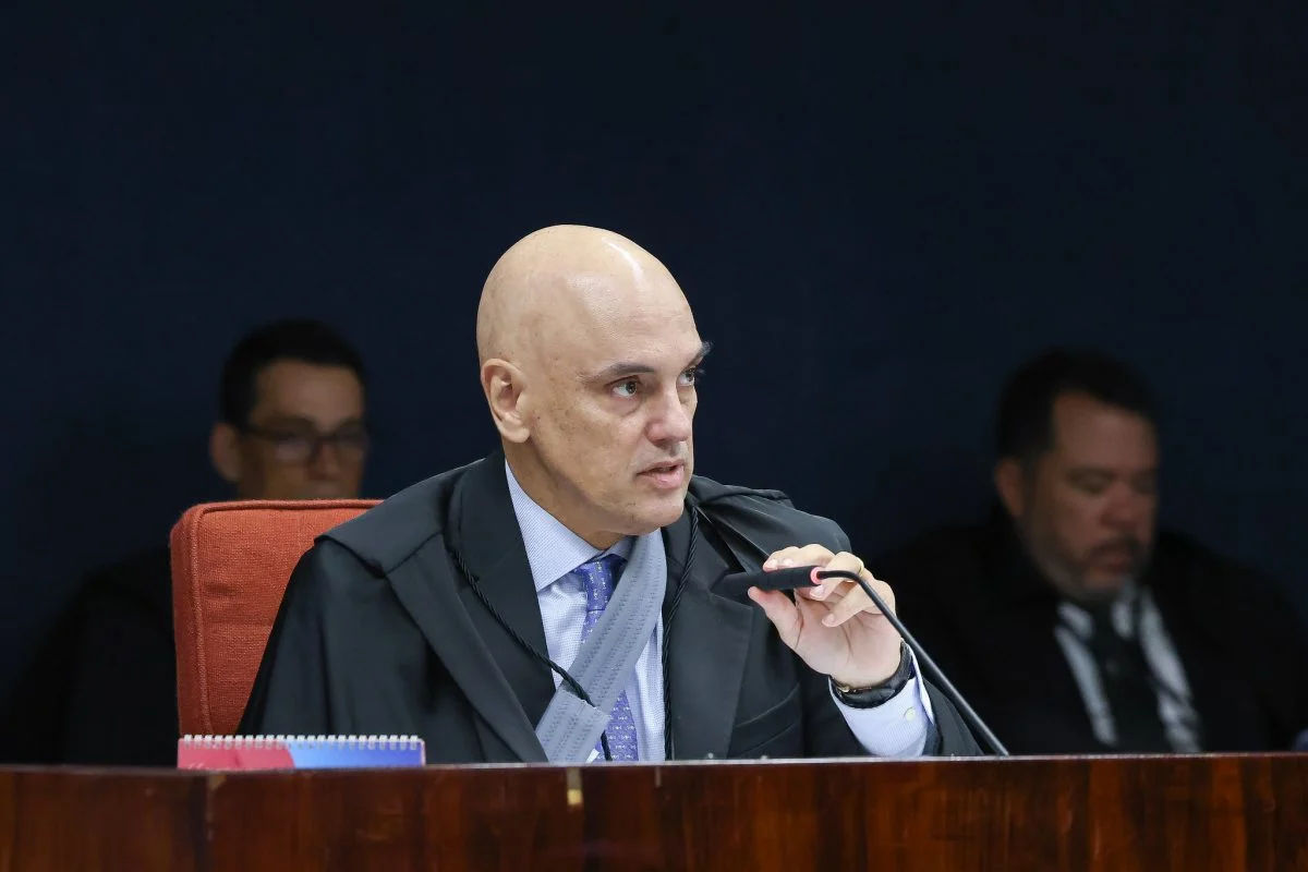 Ministro Moraes exibe vídeo e pede veto à anistia em julgamento