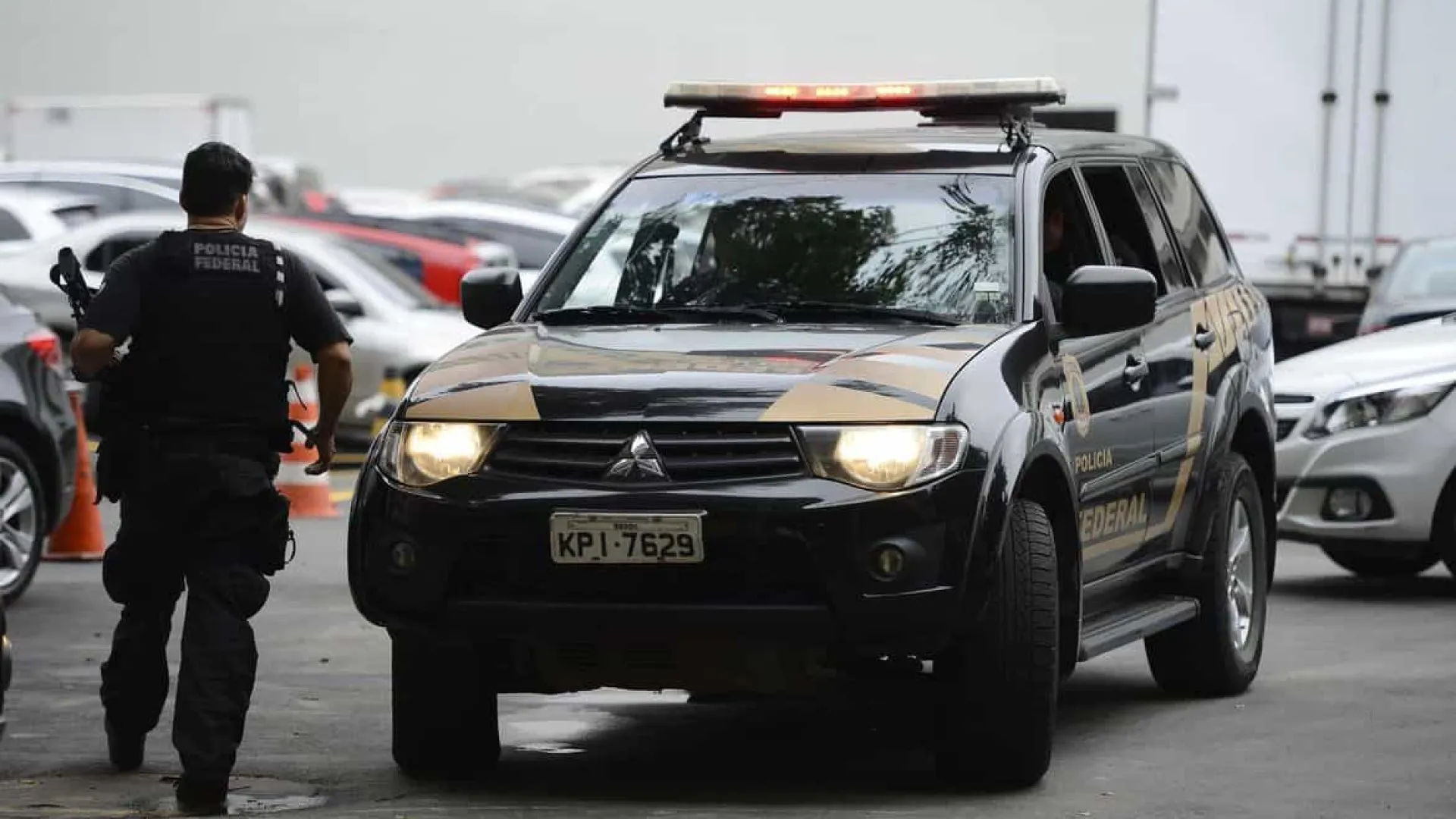 PF investiga fraude bilionária no INSS; presidente afastado