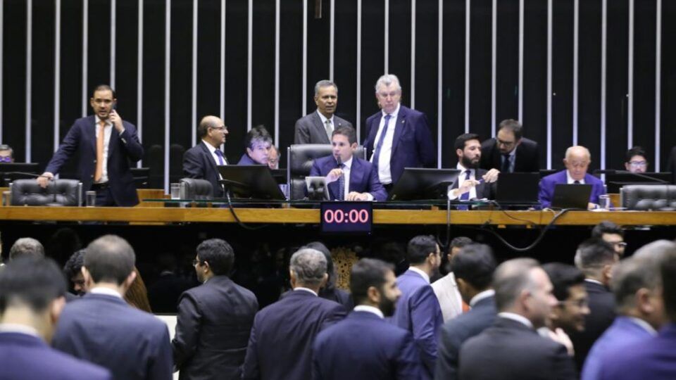 Câmara aprova voto de pesar pela morte do papa