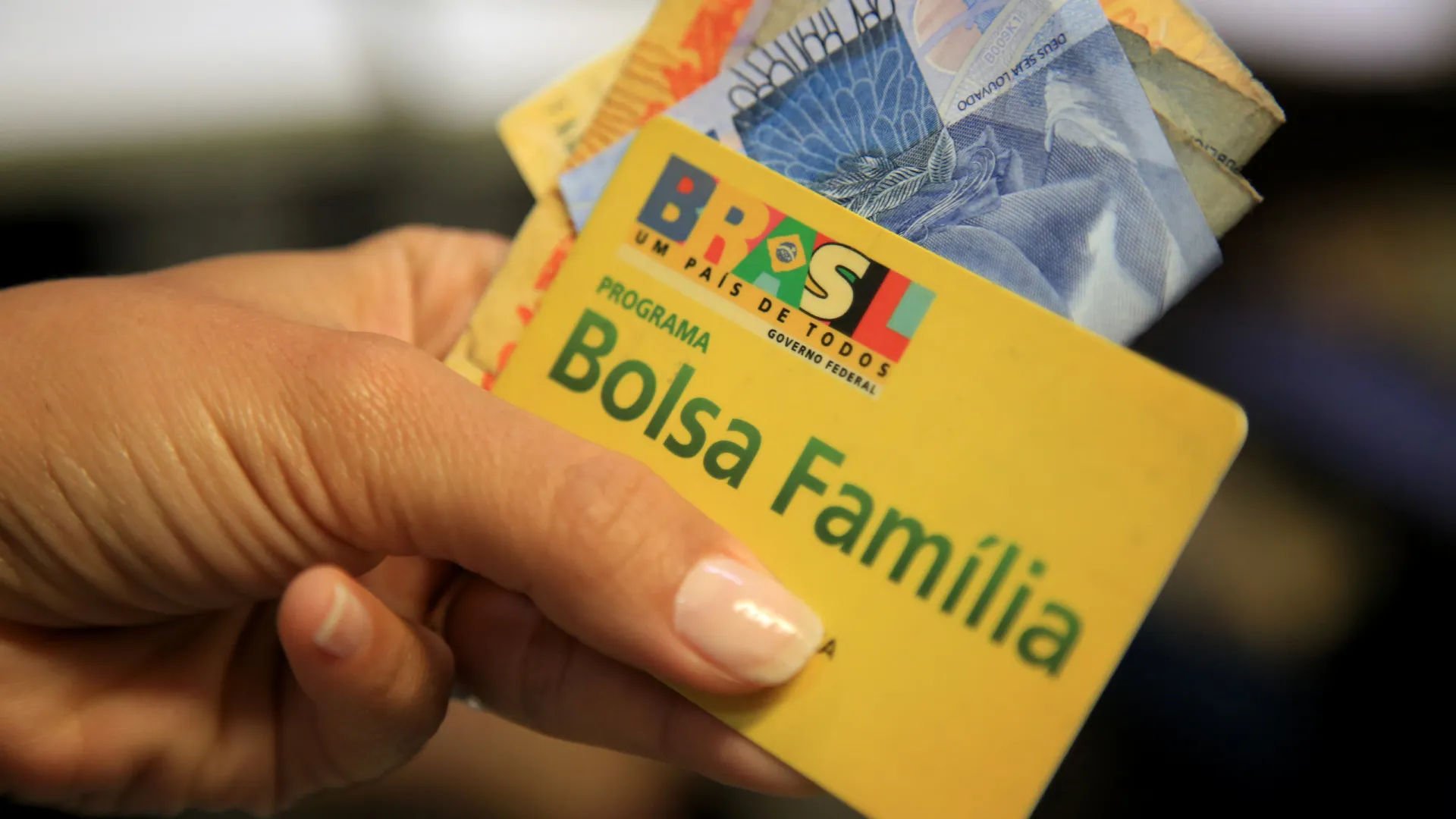 Caixa realiza pagamento do Bolsa Família a NIS final 4