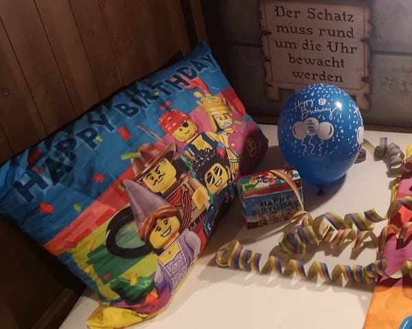 Il n'y en a pas 1, ni 2 mais 3 !!!!