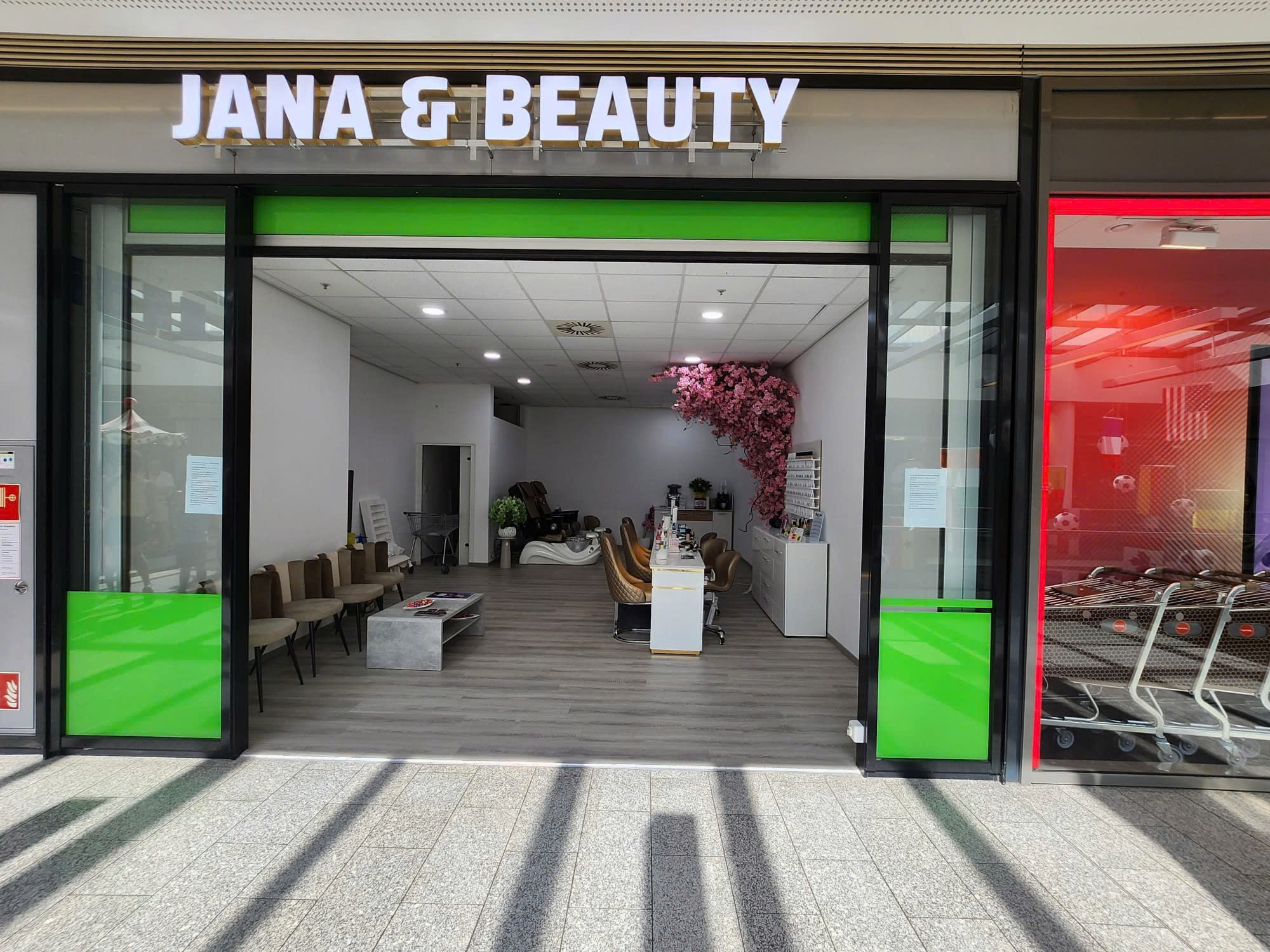 Weg zu Jana & Beauty im Obergeschoss des CCL-Centers