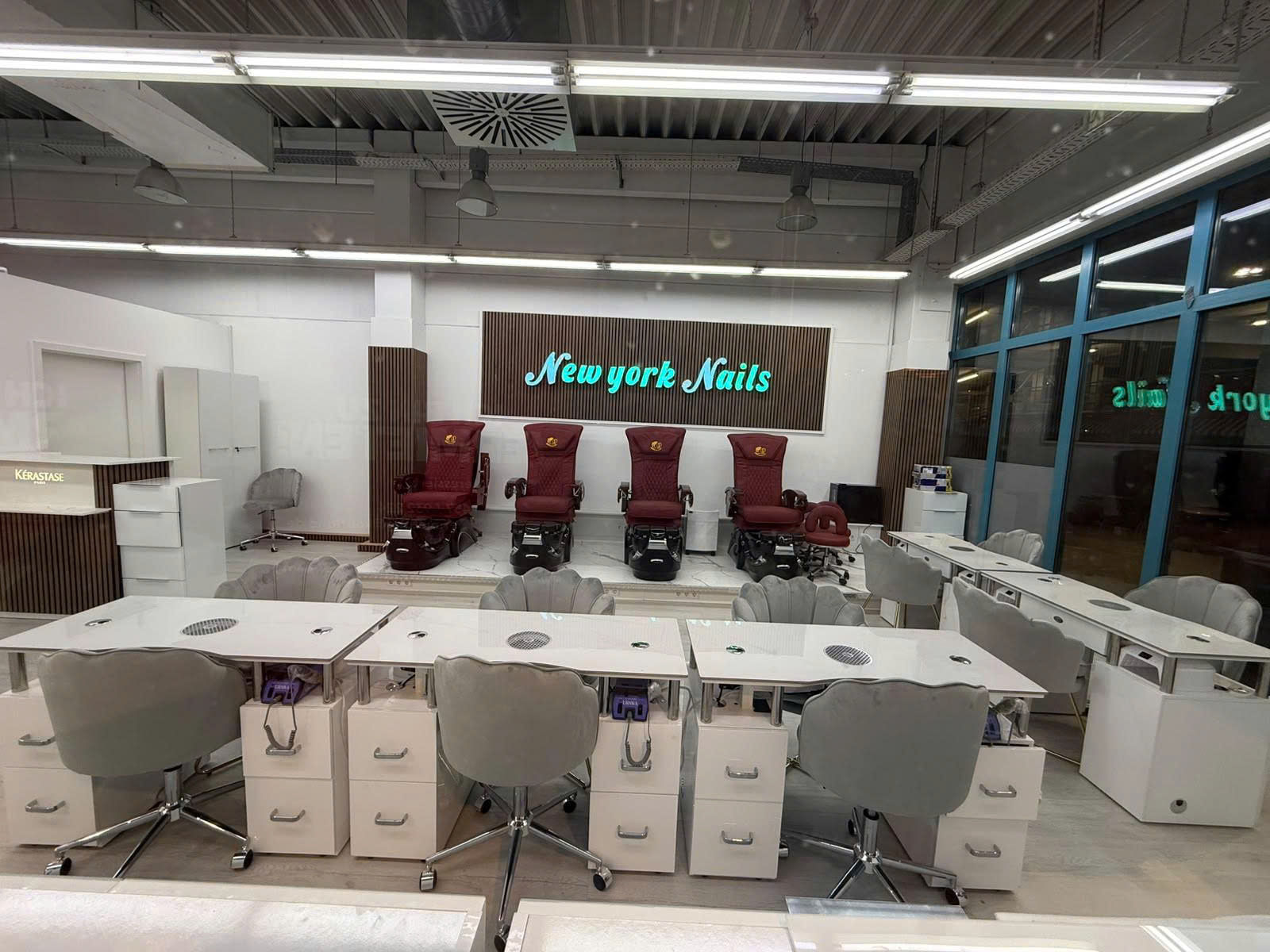 Panorama des gesamten Studios bei New York Nails Rheinfelden