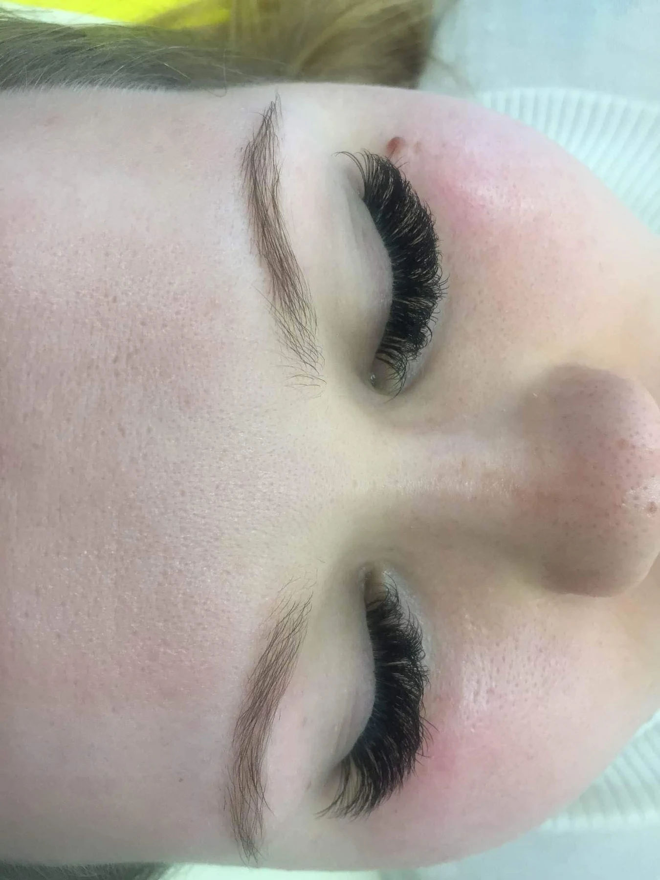 Eyelash extension side profile