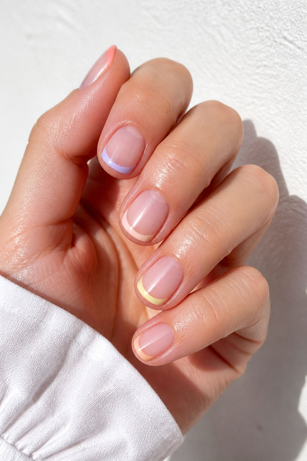 Kleurrijke micro French manicure