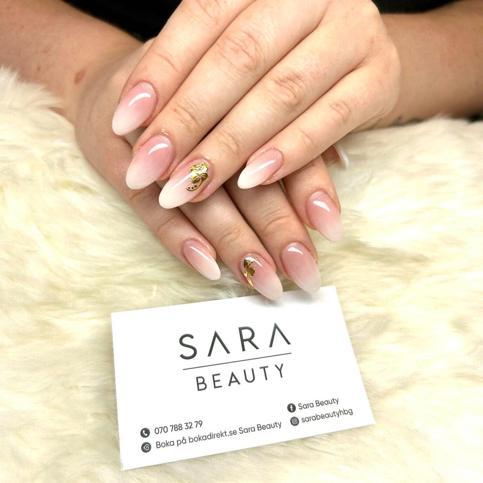 Naglar / Nails refined gel finish at Sara Beauty