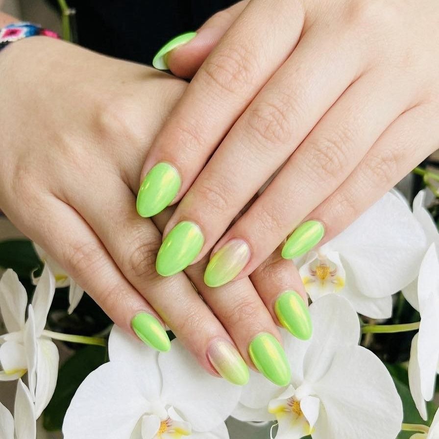 Naglar / Nails natural pink gel manicure at Sara Beauty