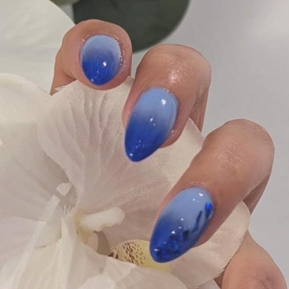 Naglar / Nails high-shine gel result at Sara Beauty