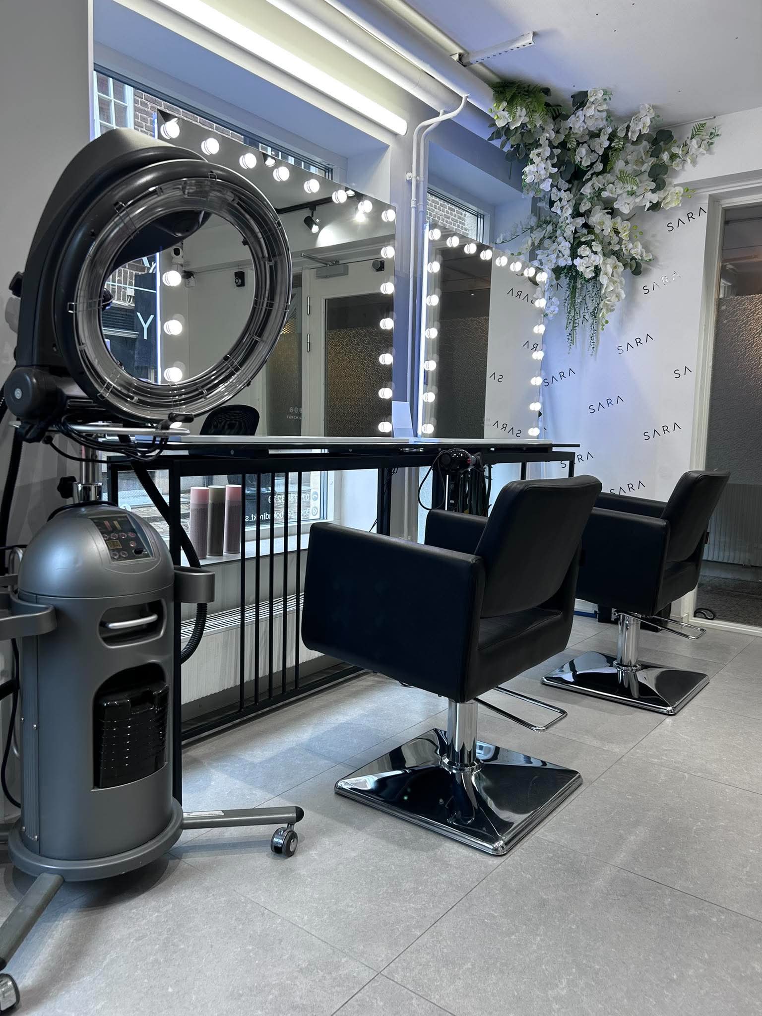 Sara Beauty salon welcoming interior view