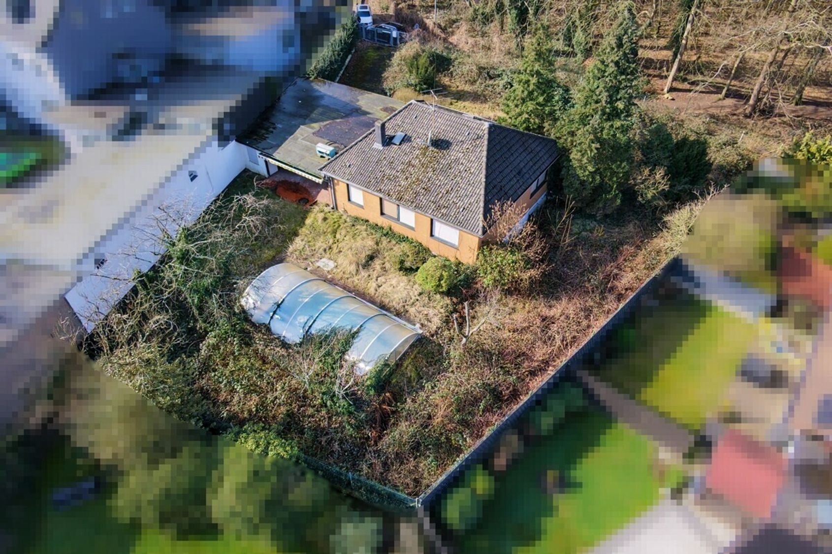 Rückansicht mit Nebengebäude (Pool) – Wohnbaugrundstück in Bergisch Gladbach, Bild 3