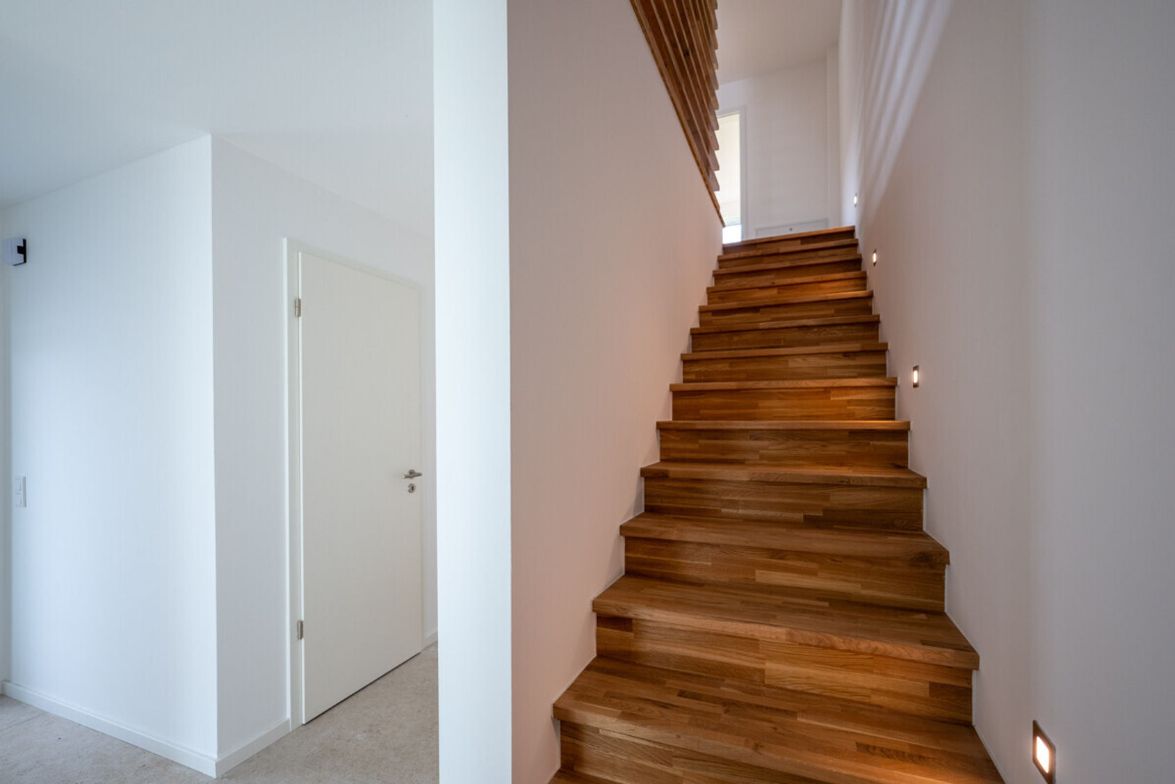 Treppe in die 1. Etage – Doppelhaushälfte in Siegburg, Bild 9