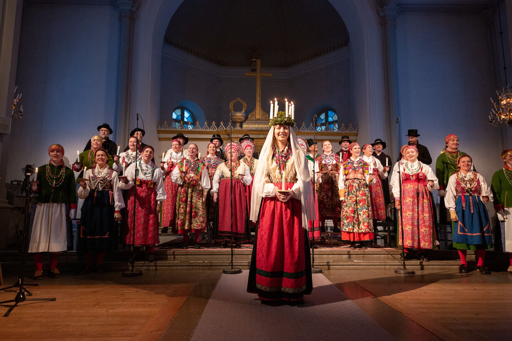 Dalarnas Lussibrud-ett luciatåg i folkton