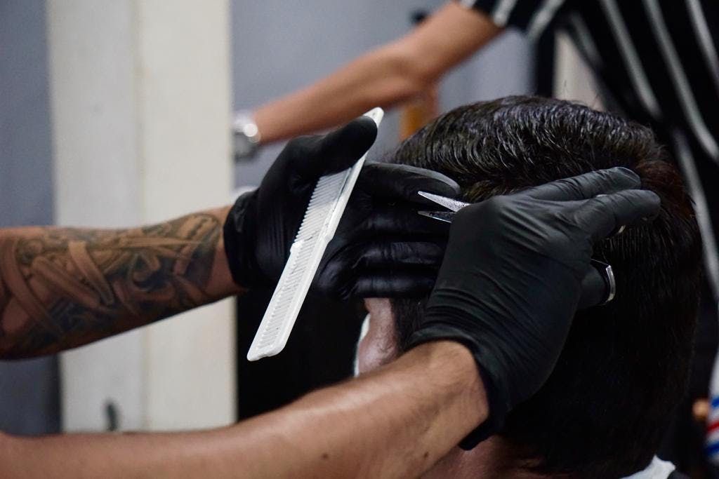 Golden Hands Barbershop - Image 5