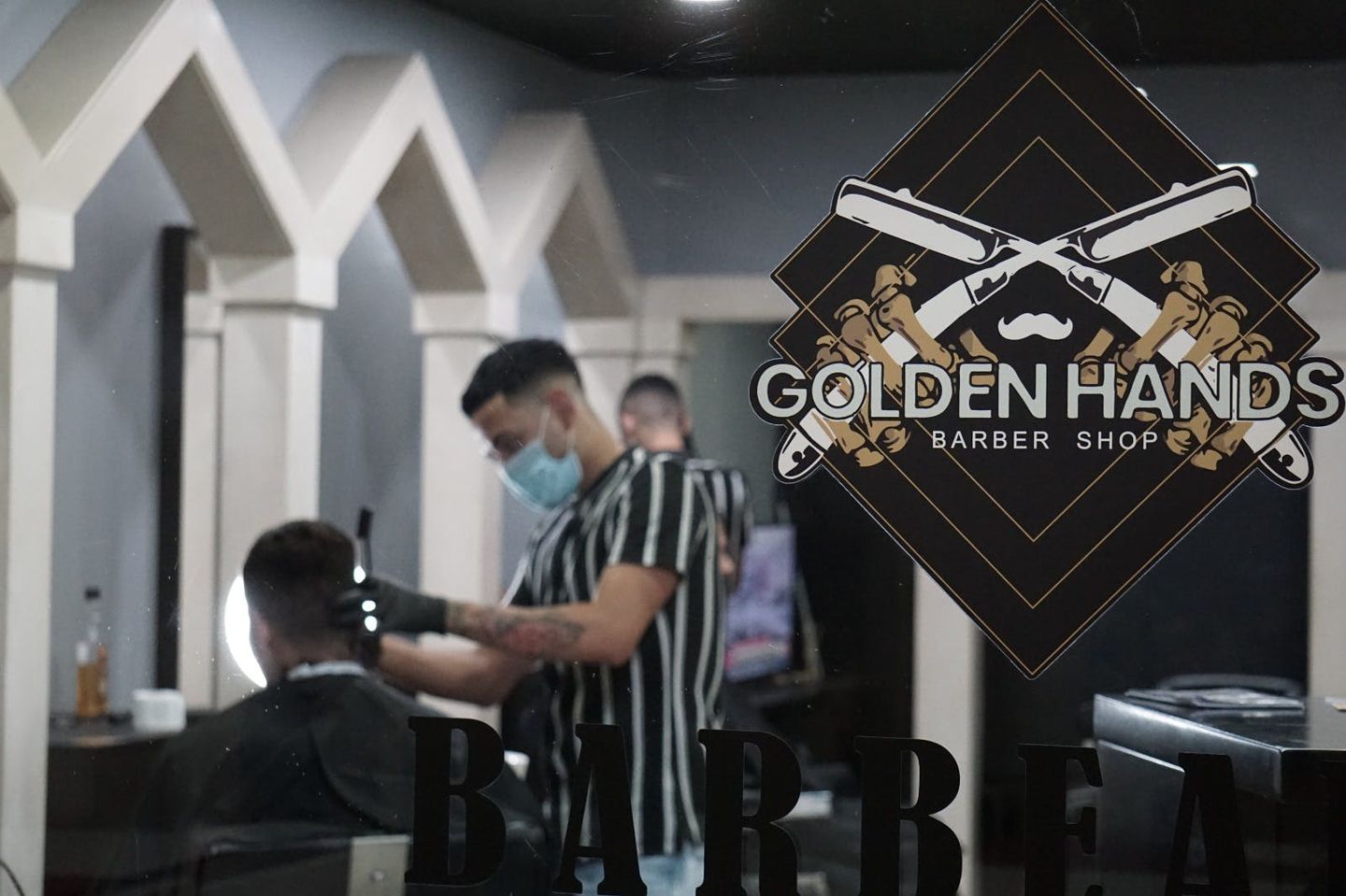 Golden Hands Barbershop - Image 2