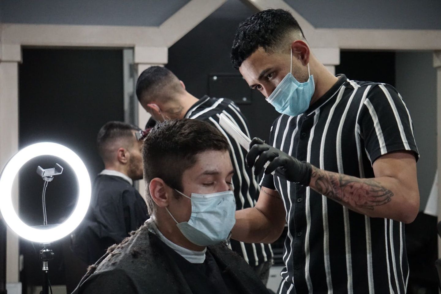 Golden Hands Barbershop - Image 3