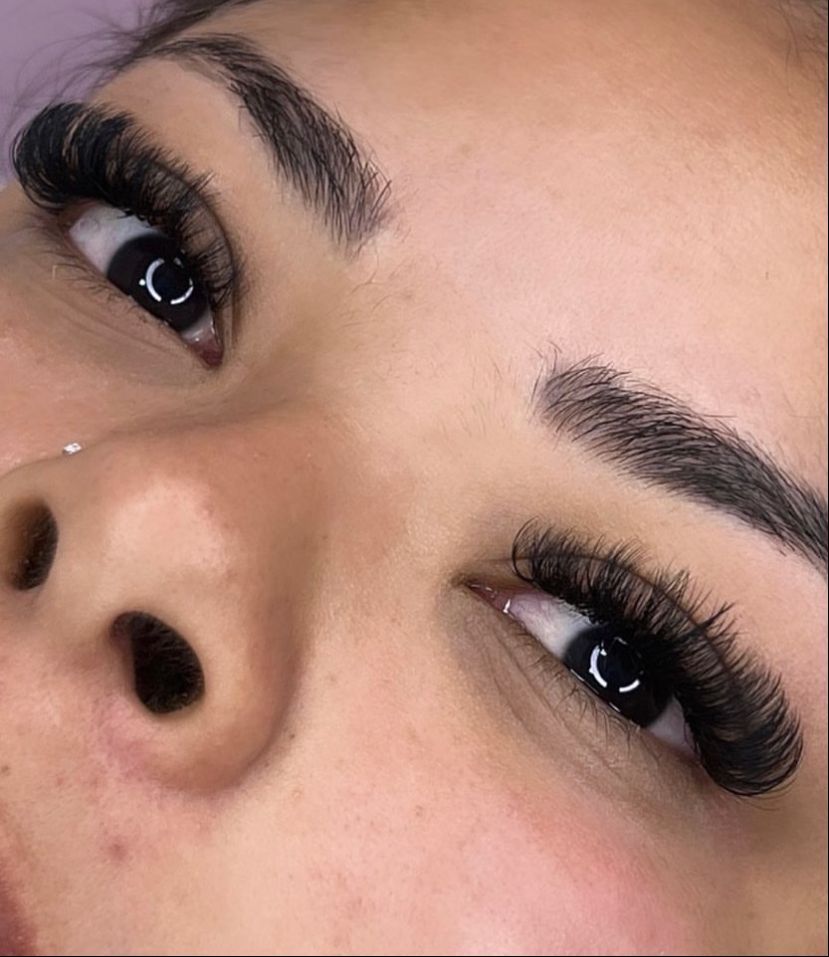 Gabriella Oliveira Extensão de Cílios - Image 2