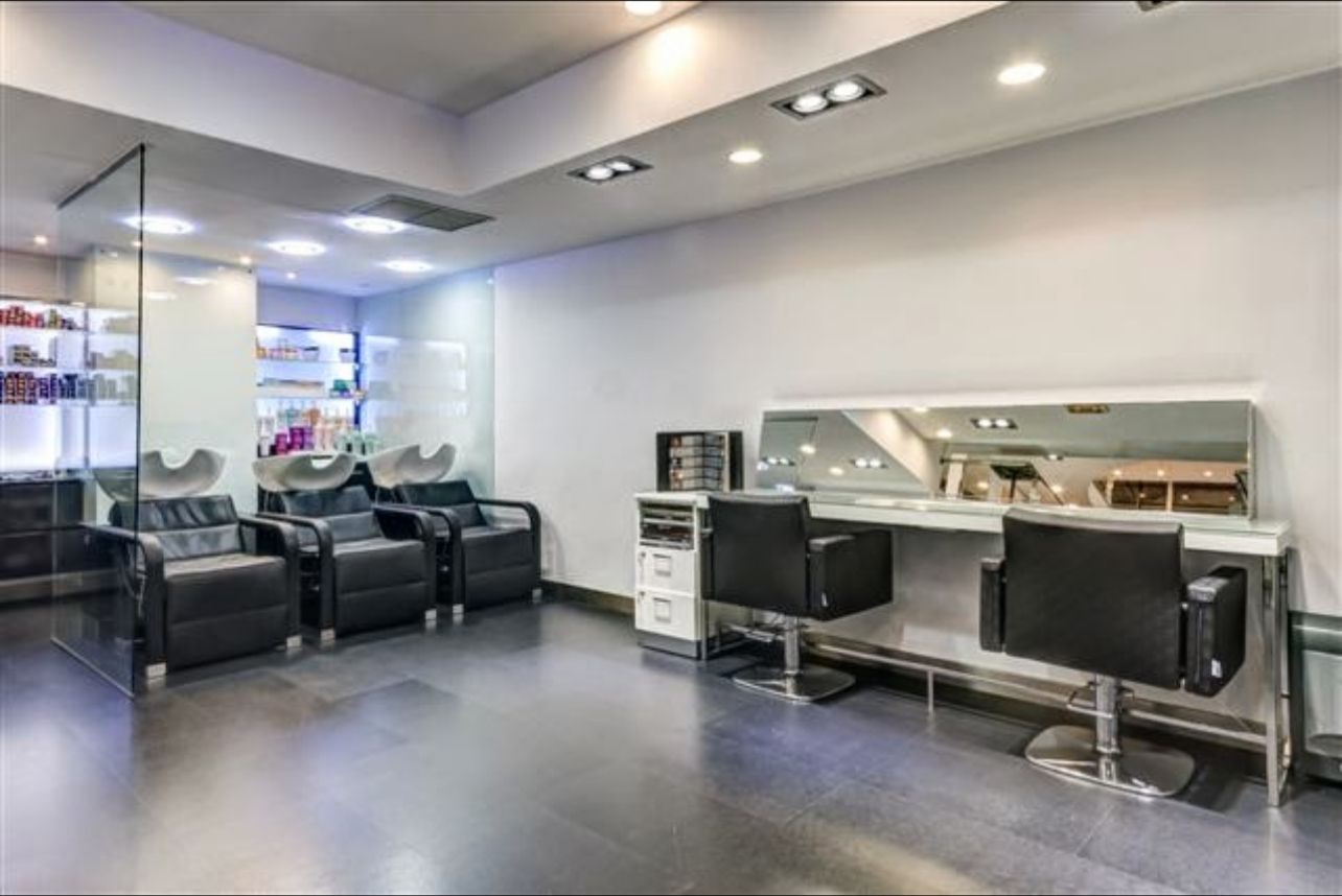 Salón Luis & Tachi - Eduardo Dato - Image 1