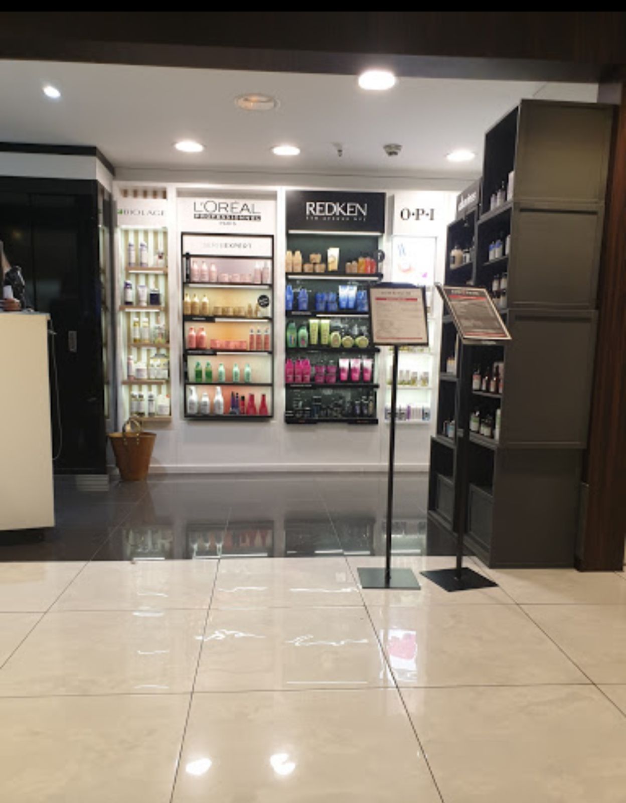 Salón Luis & Tachi Mujer/Hombre - El Corte Inglés Castellana - Image 1