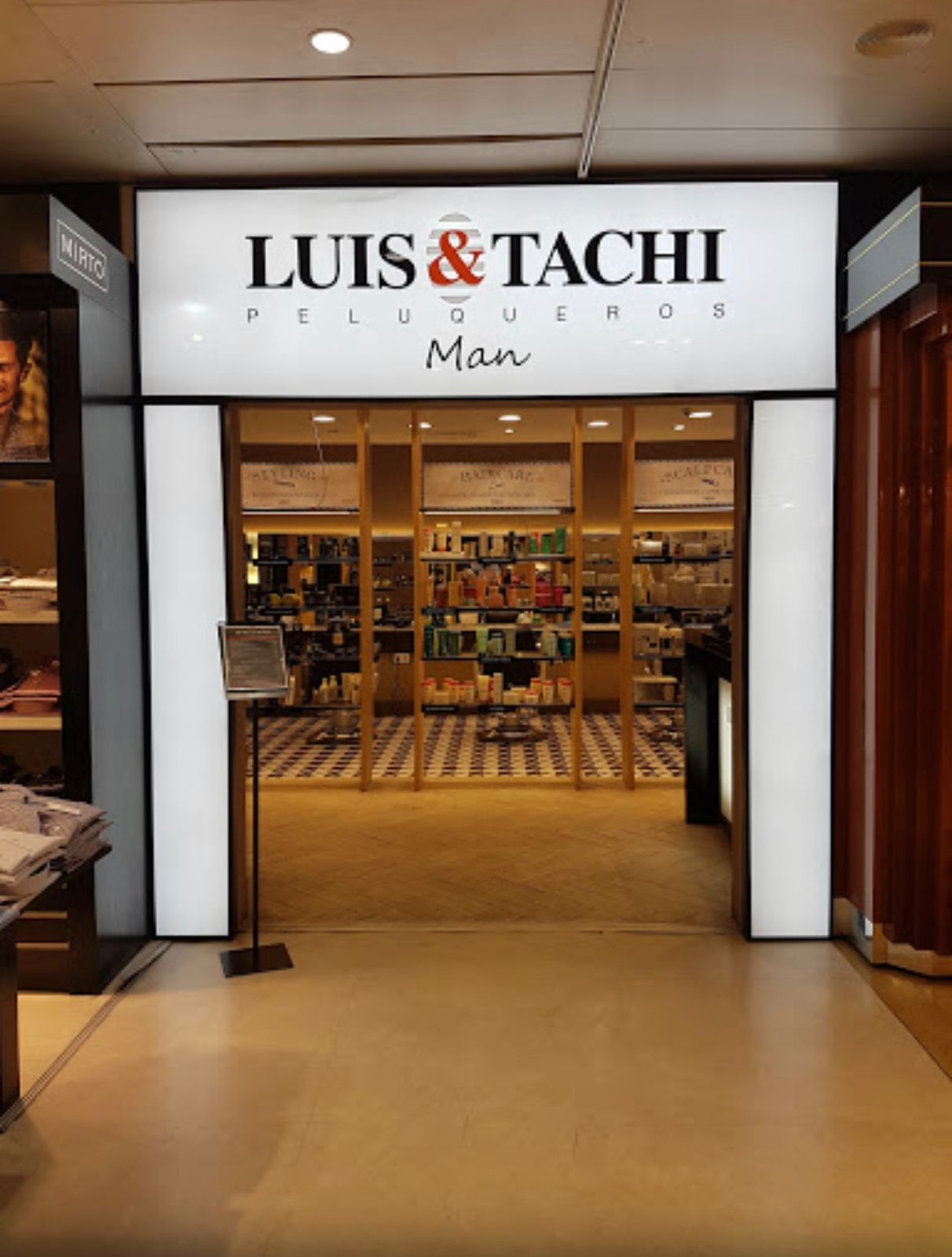 Luis & Tachi Corte Ingles Preciados Man - Image 6