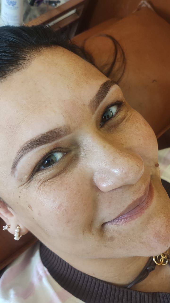Sobrancelhas Simone Dias - Image 1