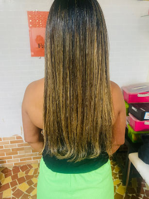 Fabí Mega Hair Stylist - Image 5