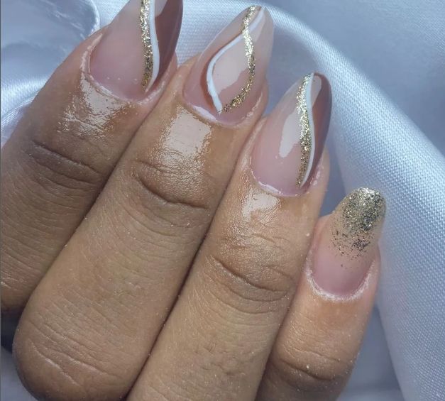 Julia Lino Nails - Image 3