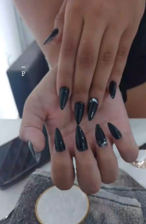 Fernanda Monteiro Nail Designer - Image 1