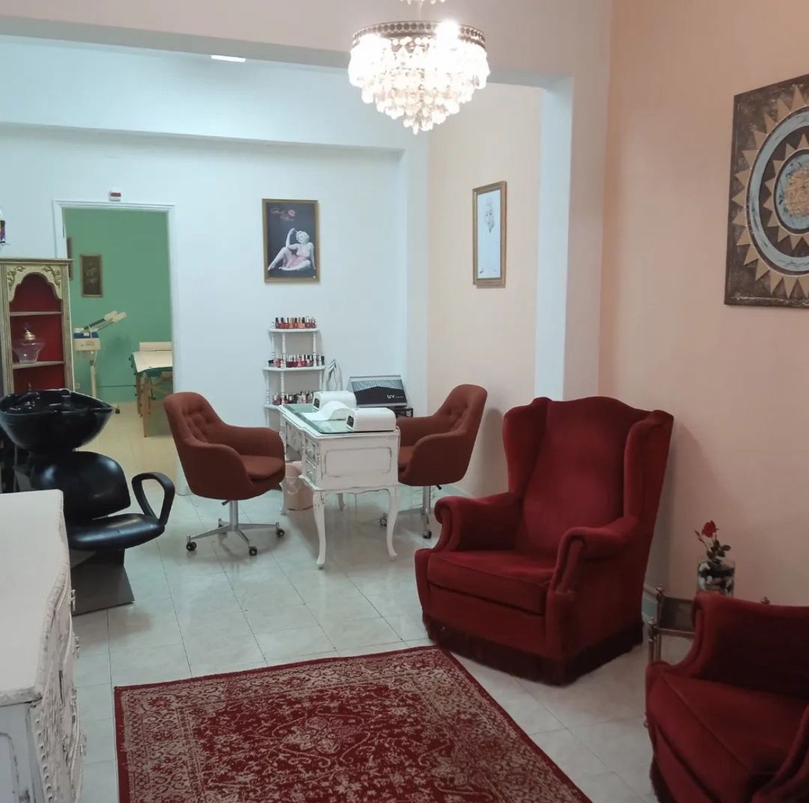 La Belle Vintage Beauty Salon - Image 3