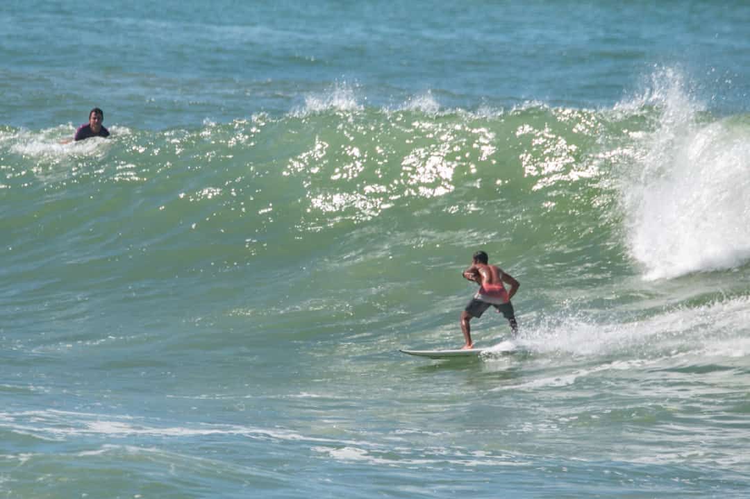 Padang Escola de Surf - Image 1