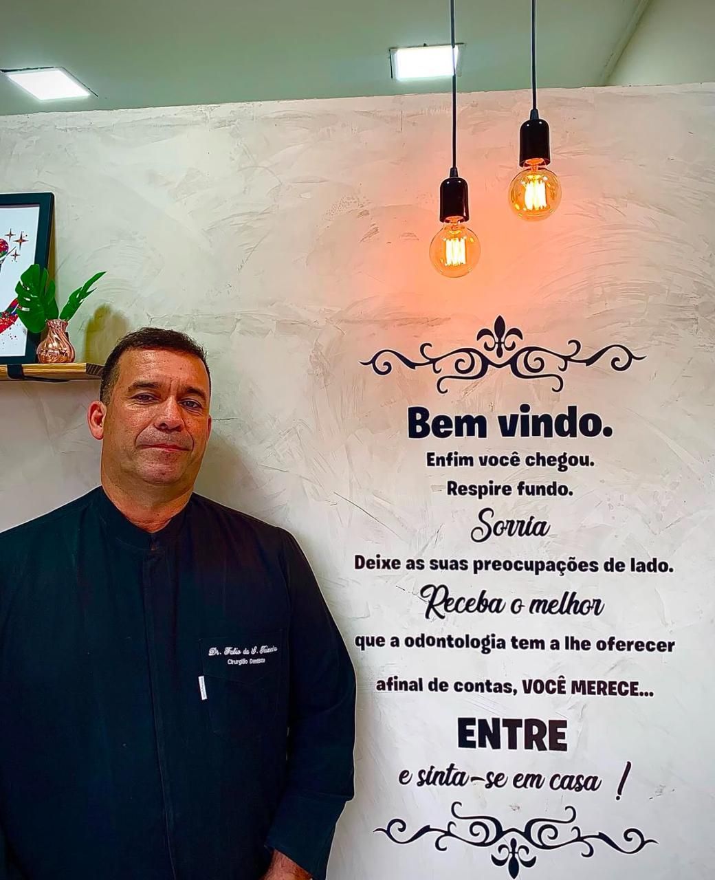 Dr. Fábio Teixeira - Dentista - Image 1