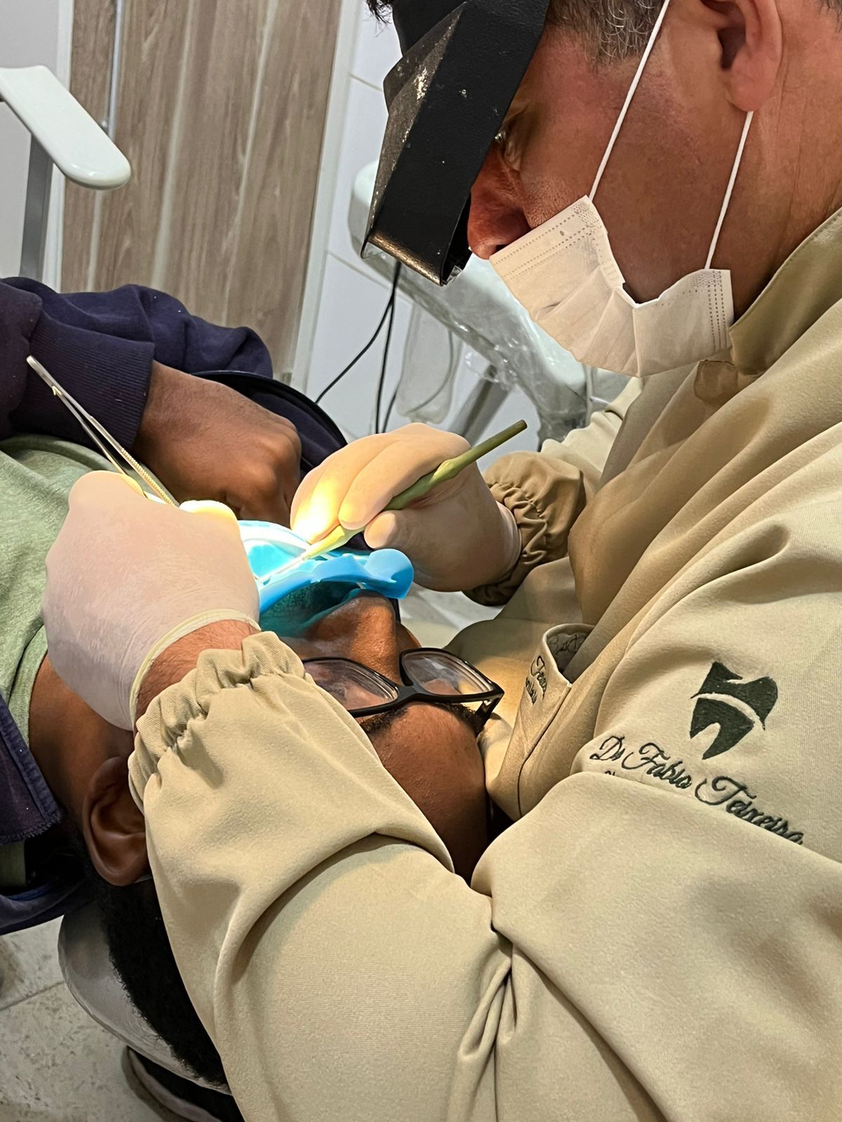 Dr. Fábio Teixeira - Dentista - Image 2