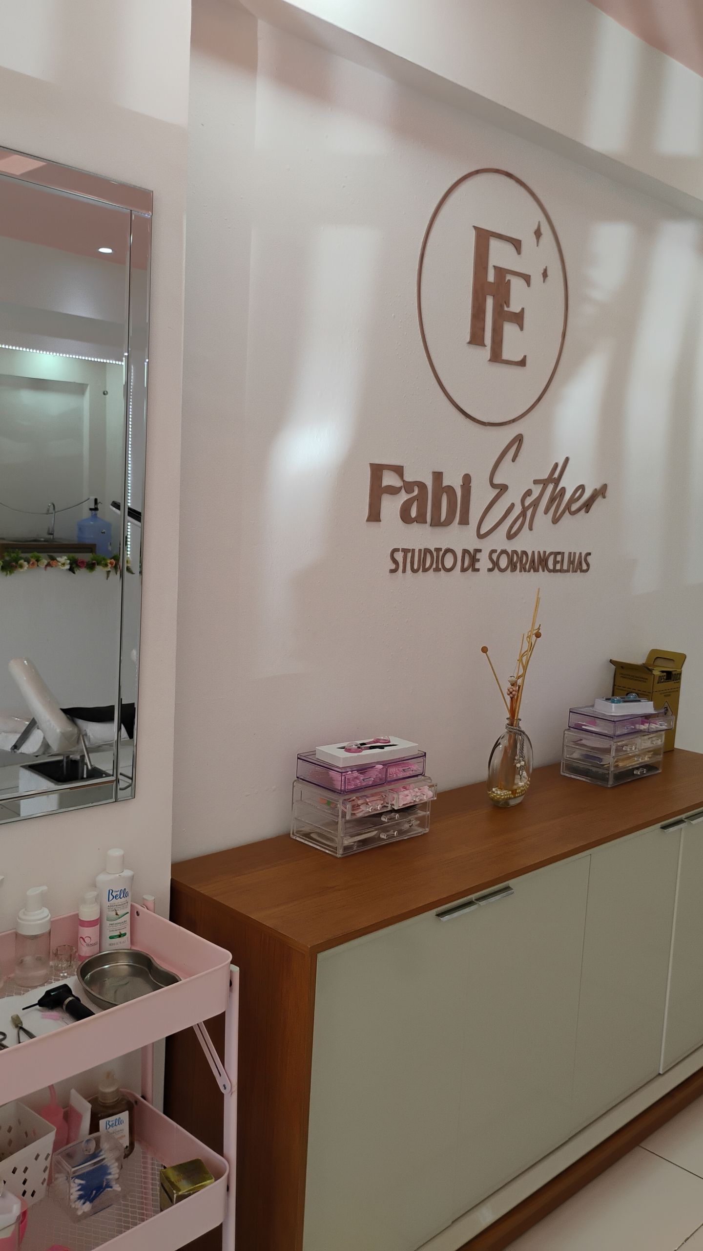 Fabi Esther Studio de Sobrancelhas - Image 13