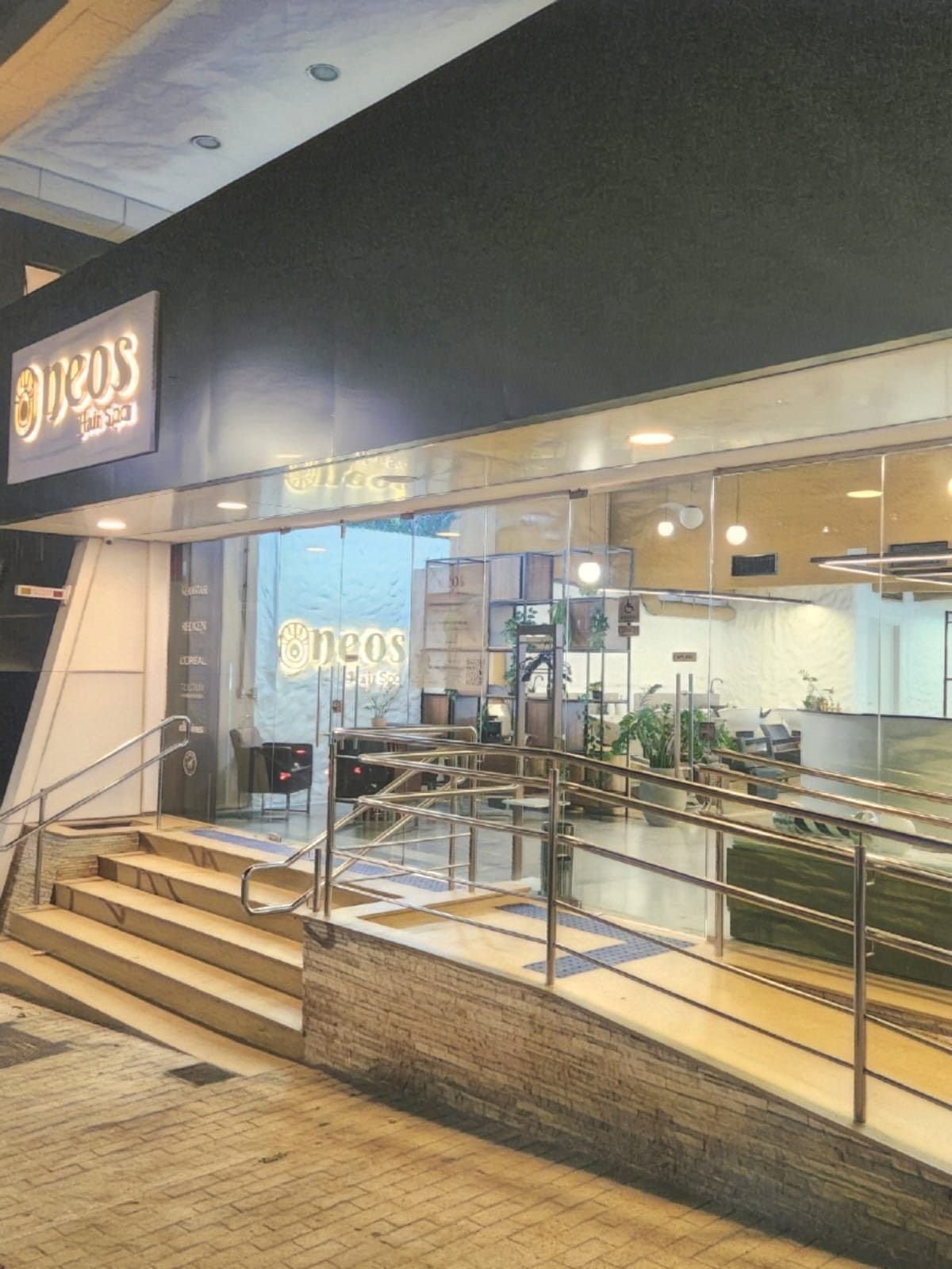 Neos Hair Spa - Image 9
