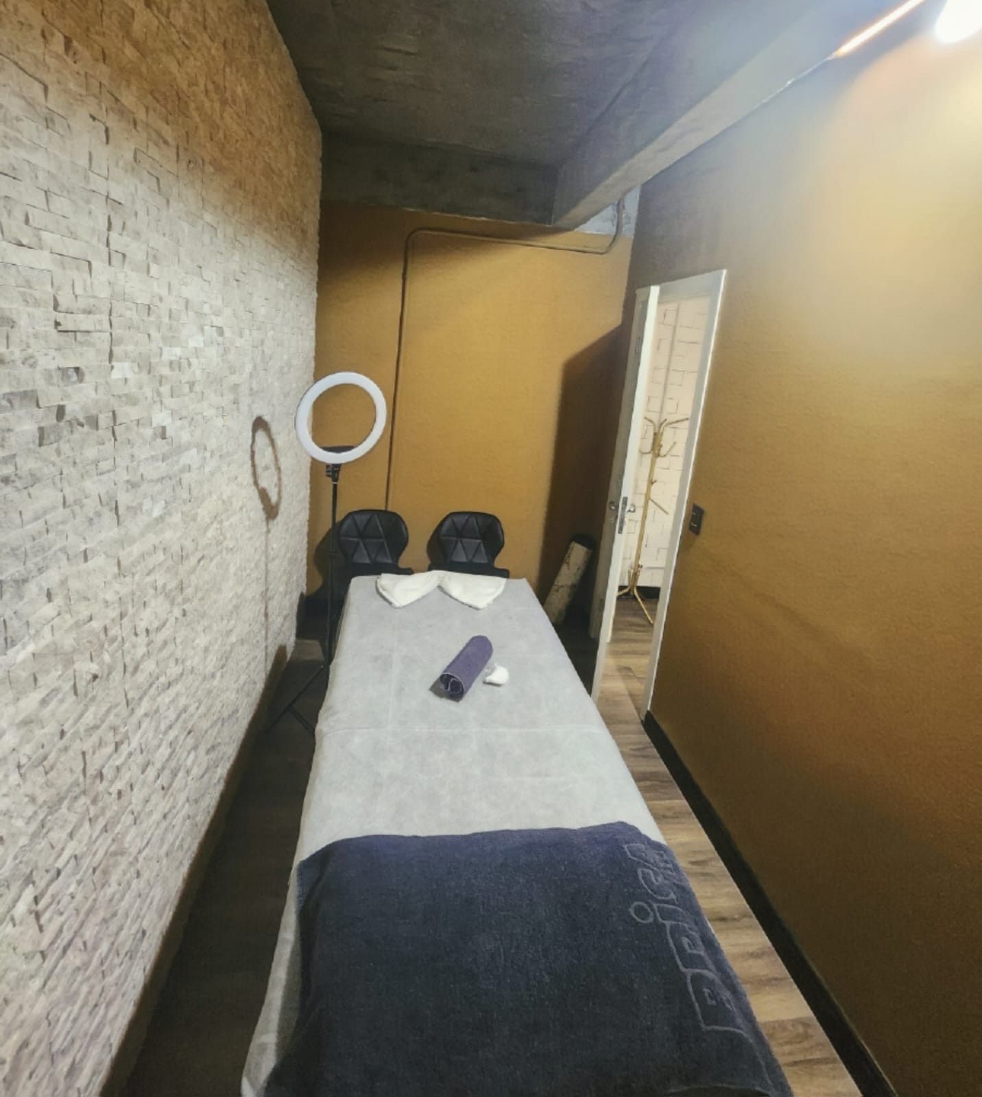 Neos Hair Spa - Image 12