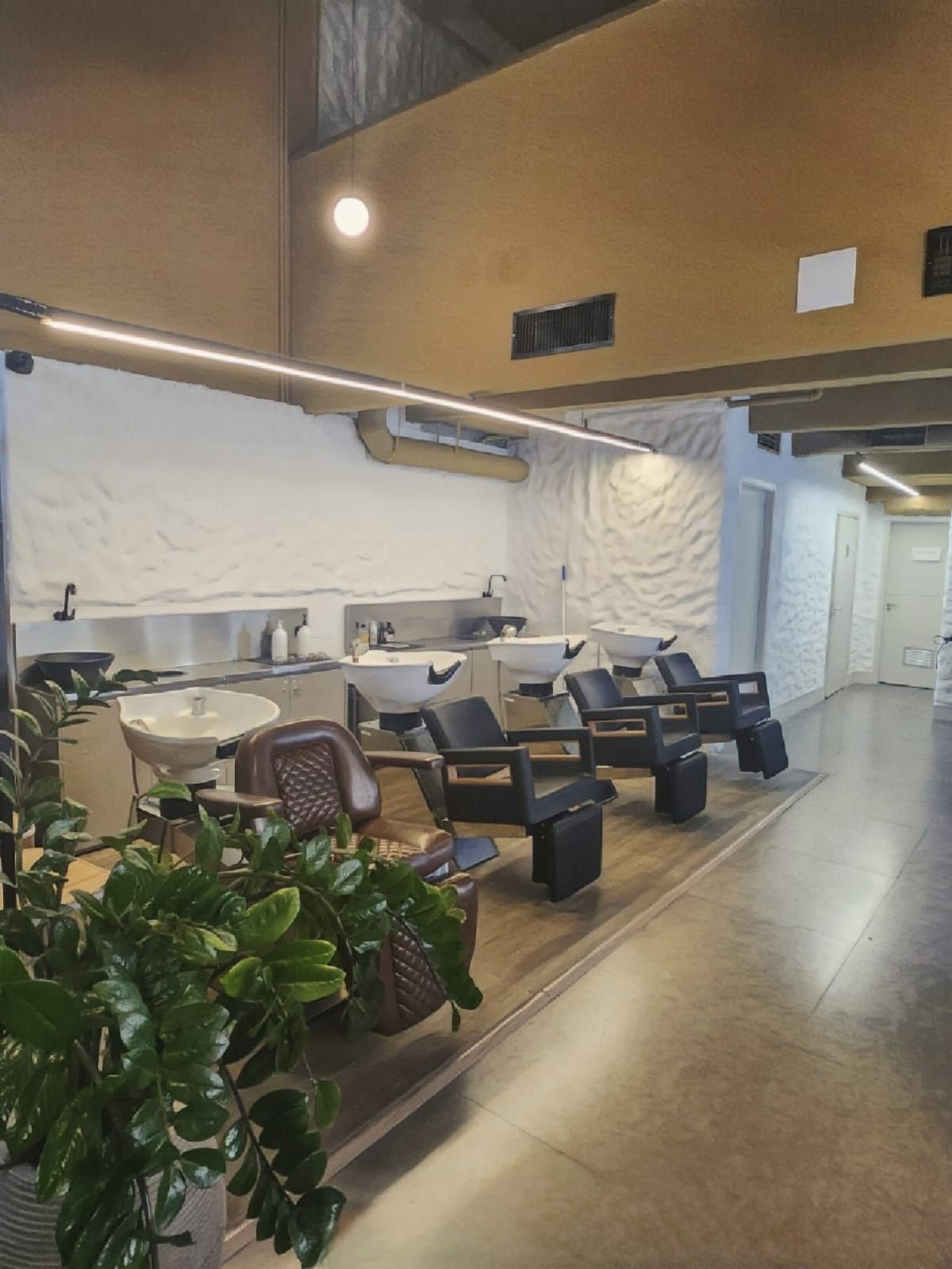Neos Hair Spa - Image 10