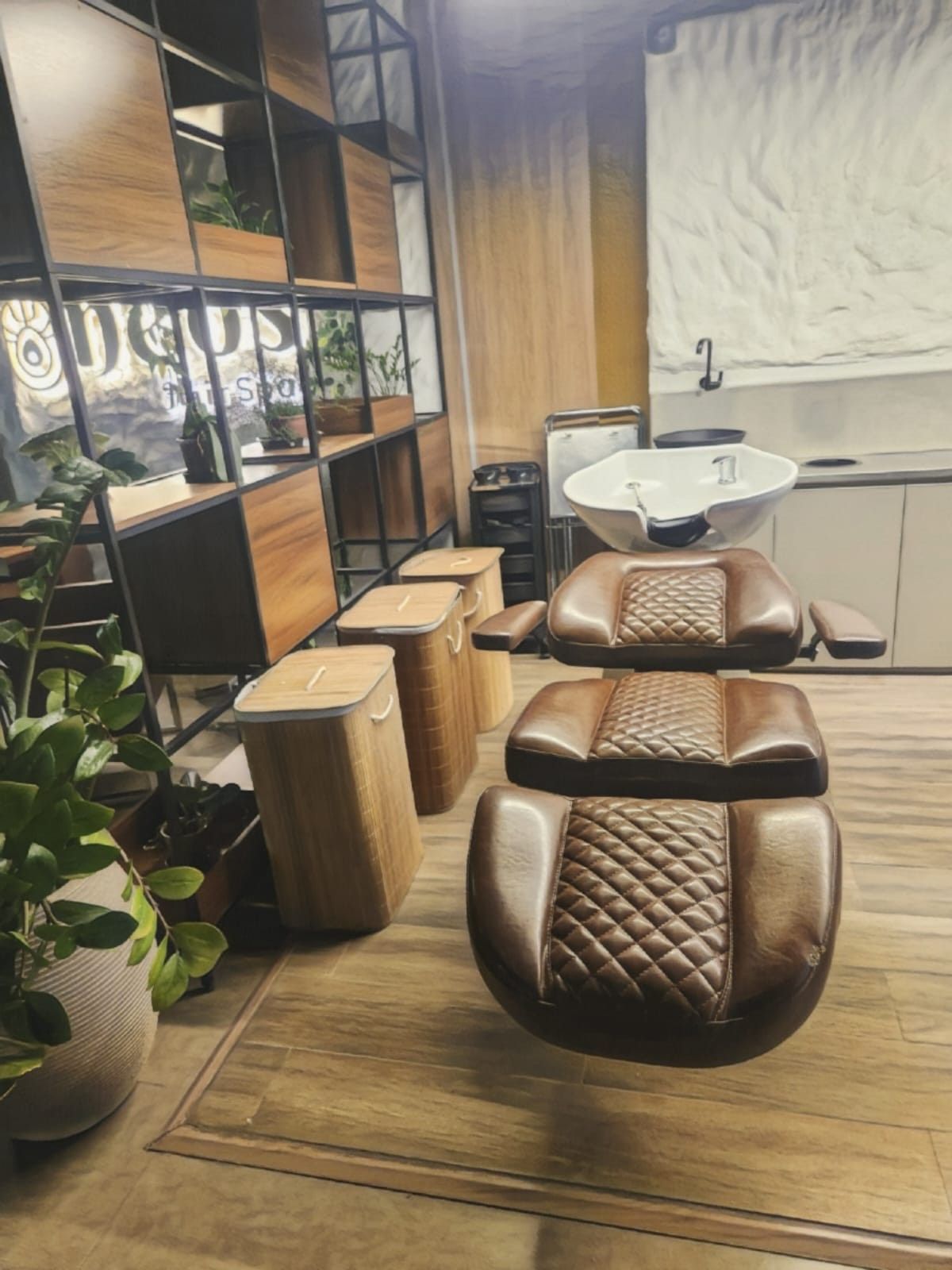 Neos Hair Spa - Image 14