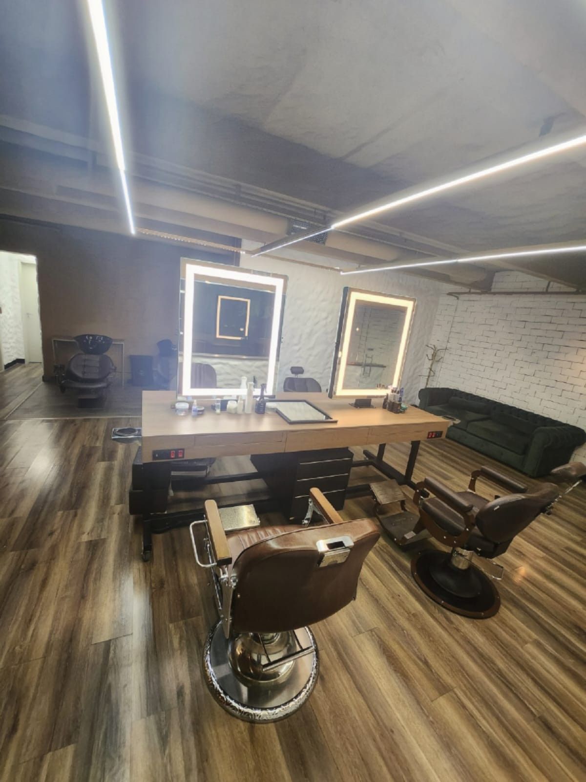 Neos Hair Spa - Image 17
