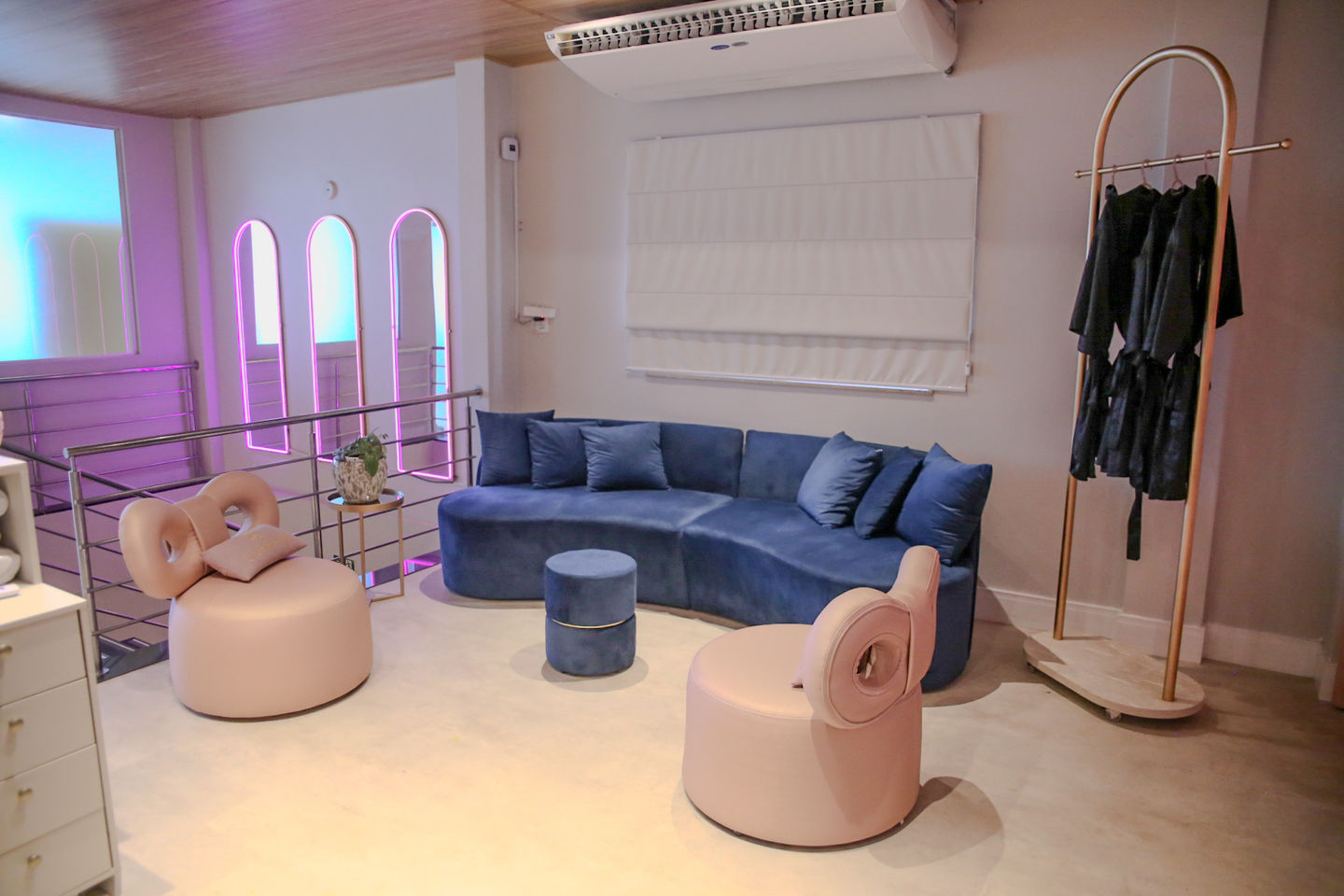 Club Beauté - Image 65