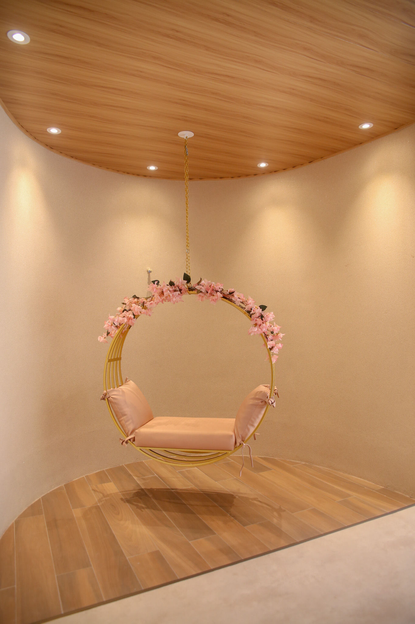 Club Beauté - Image 29