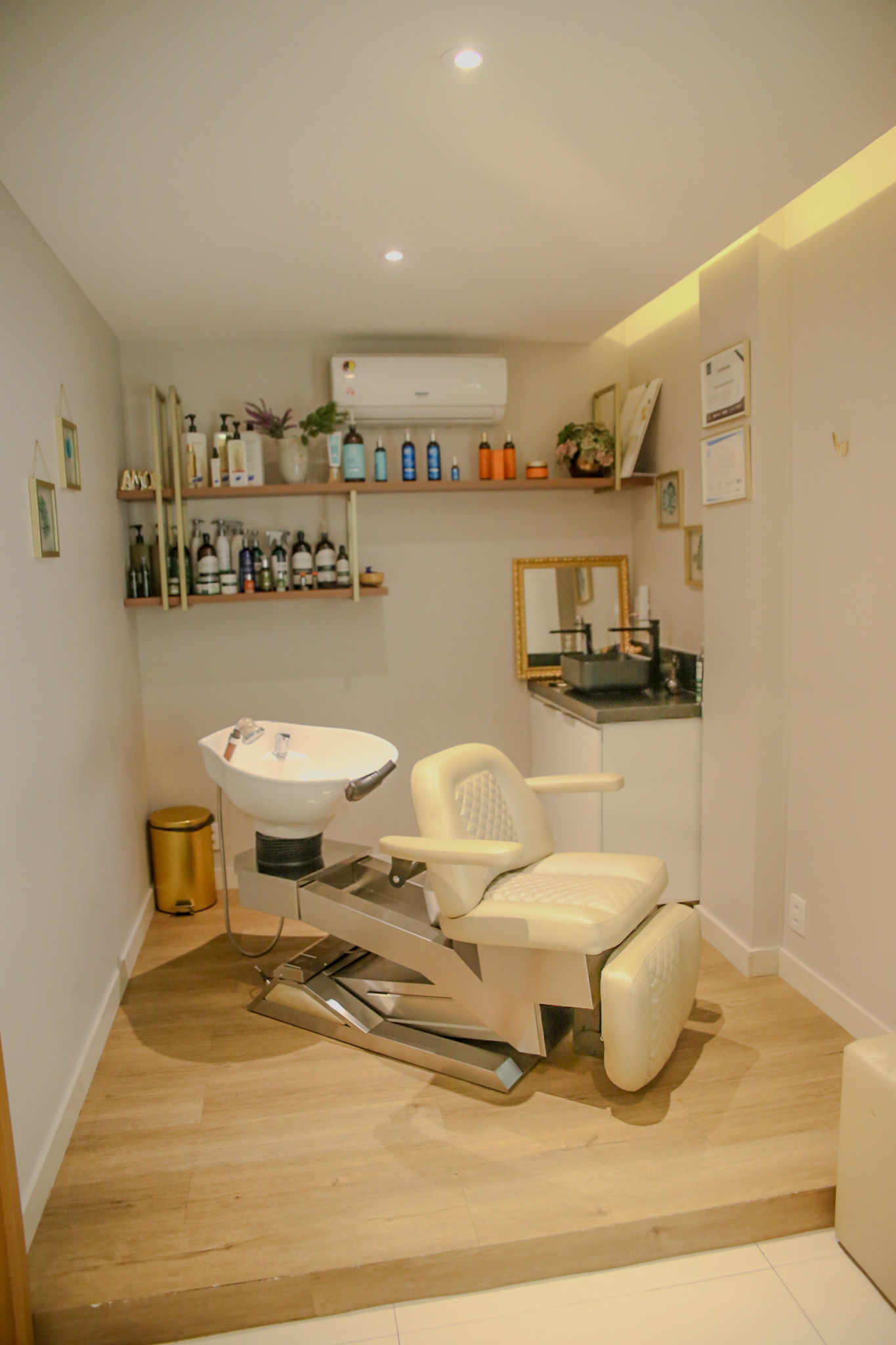 Club Beauté - Image 61