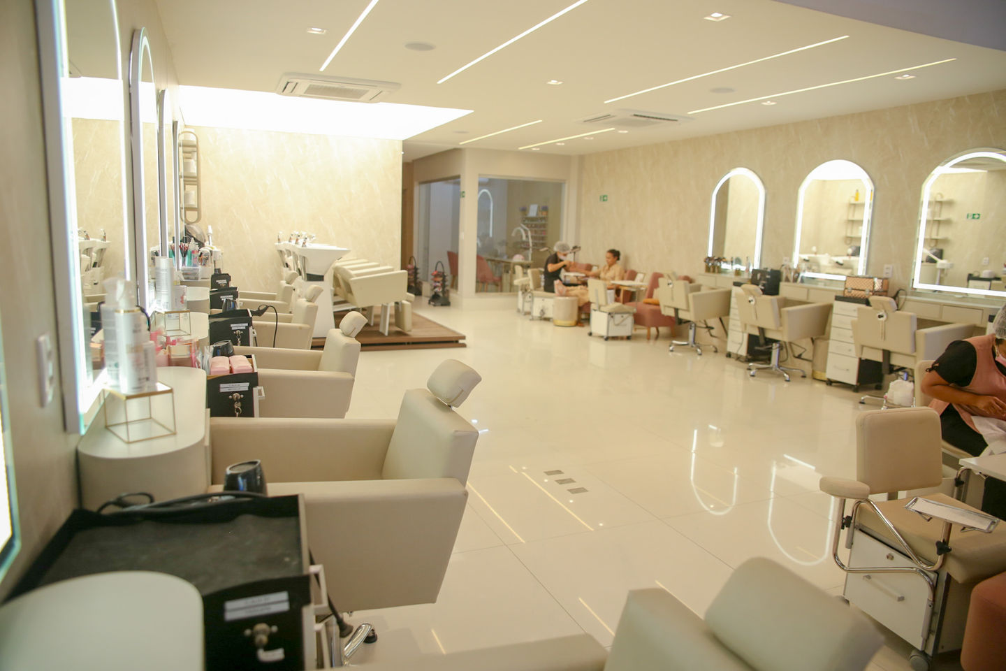 Club Beauté - Image 6