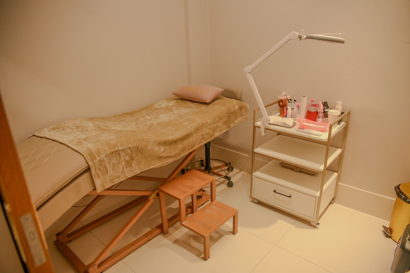 Club Beauté - Image 59
