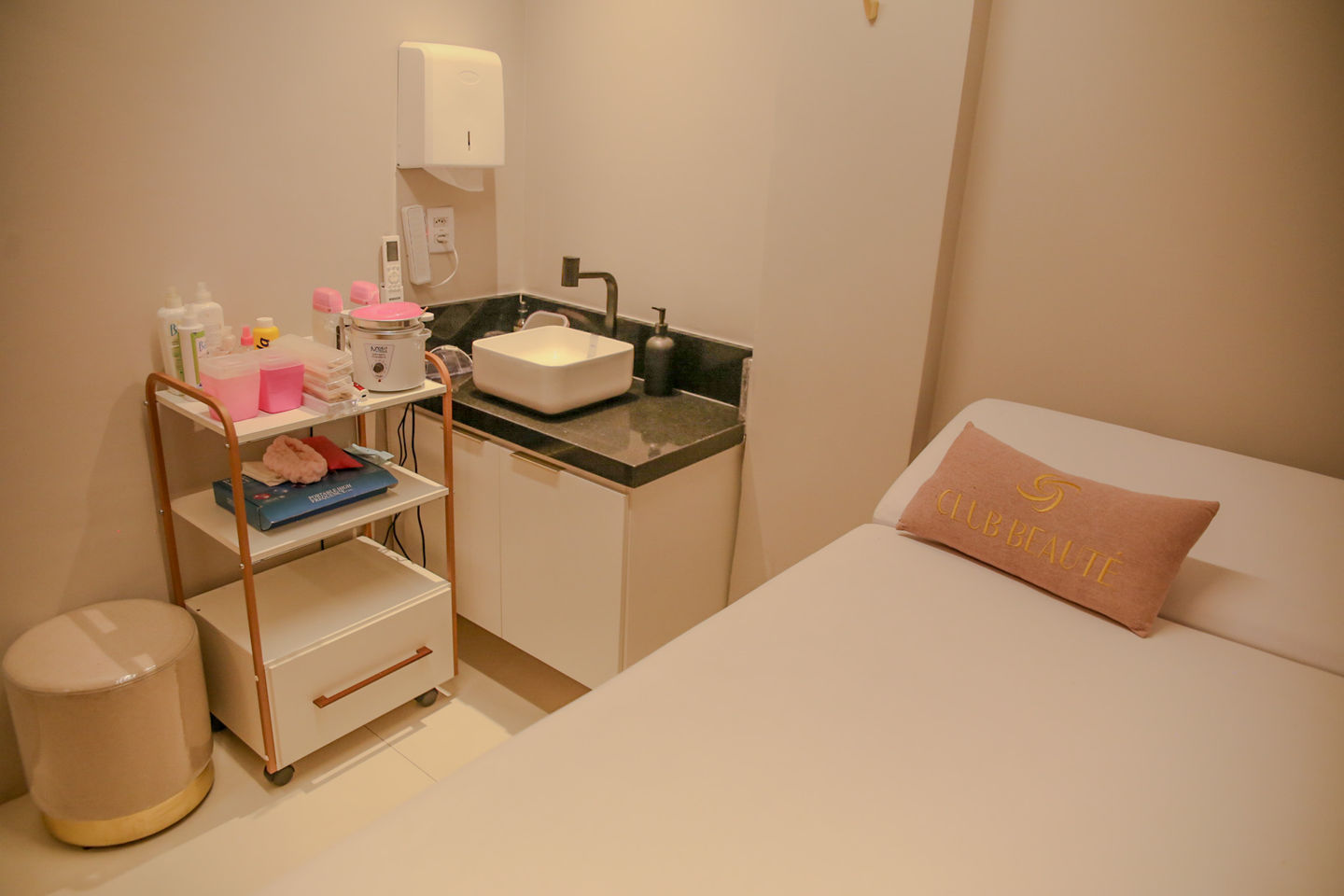 Club Beauté - Image 54