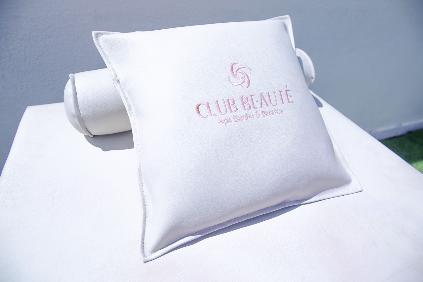 Club Beauté - Image 48