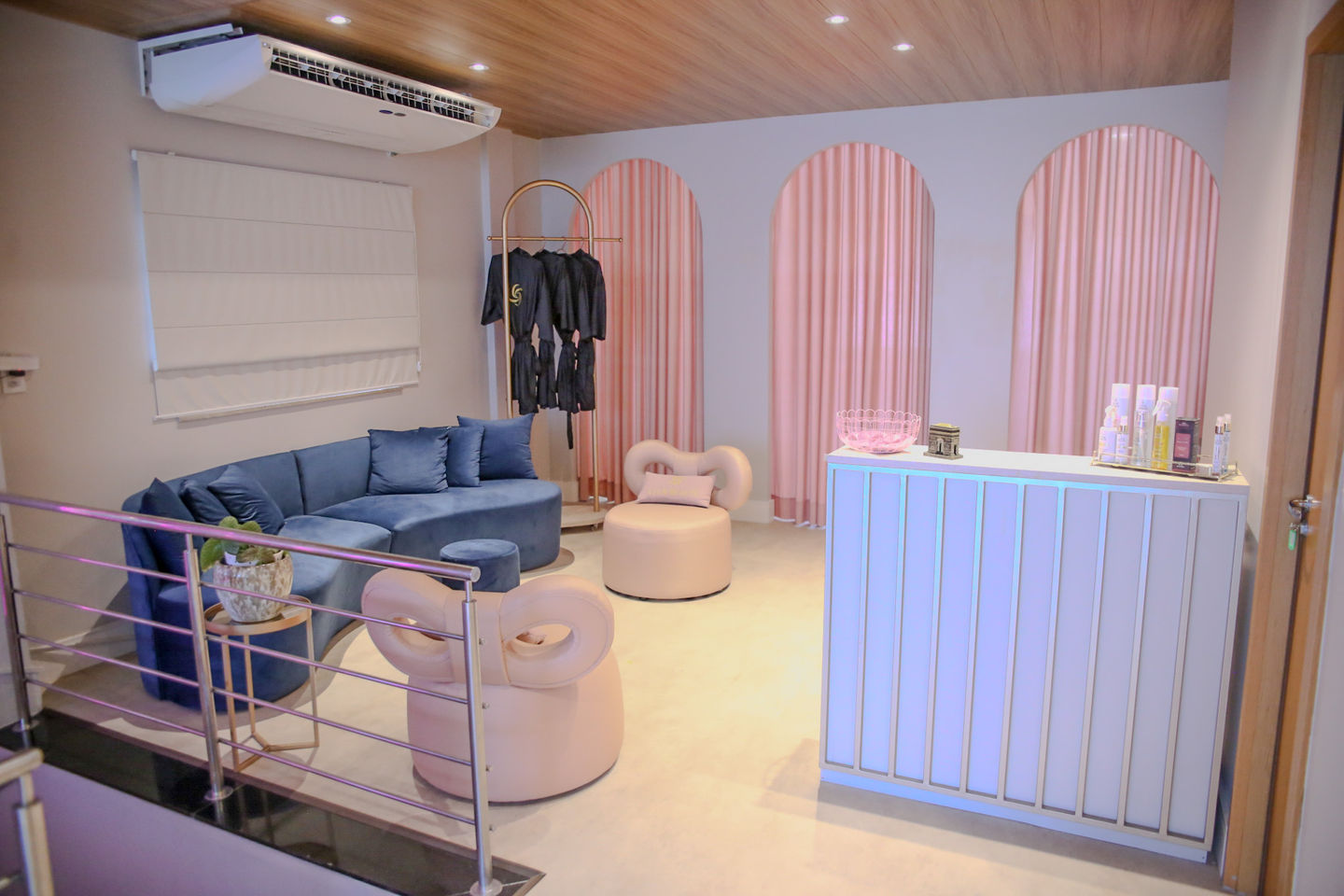 Club Beauté - Image 69