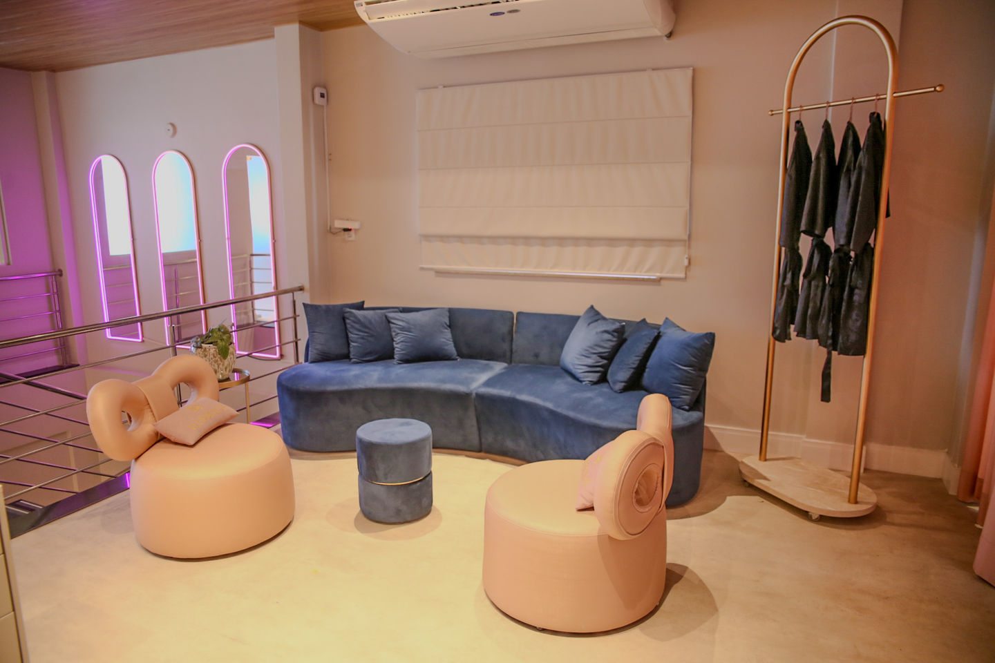 Club Beauté - Image 36