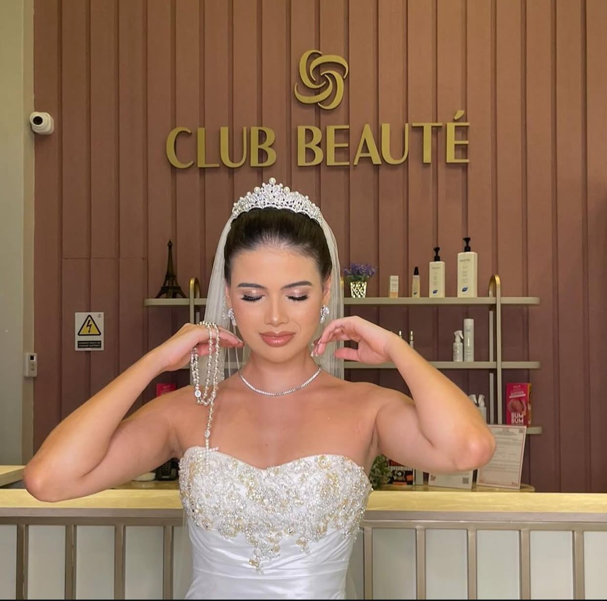 Club Beauté - Image 28