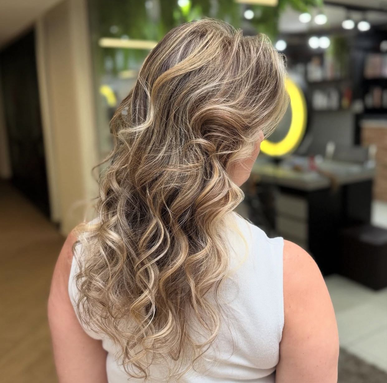 Especialist Hair Stylist - Image 8