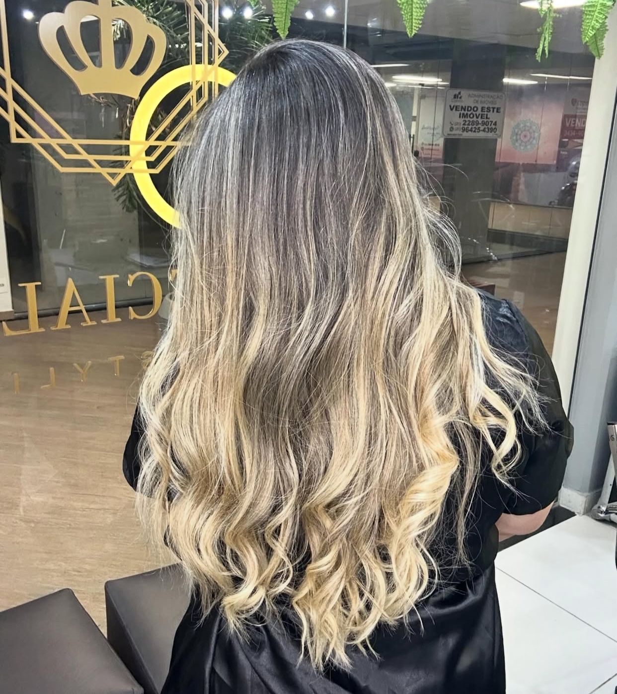 Especialist Hair Stylist - Image 14