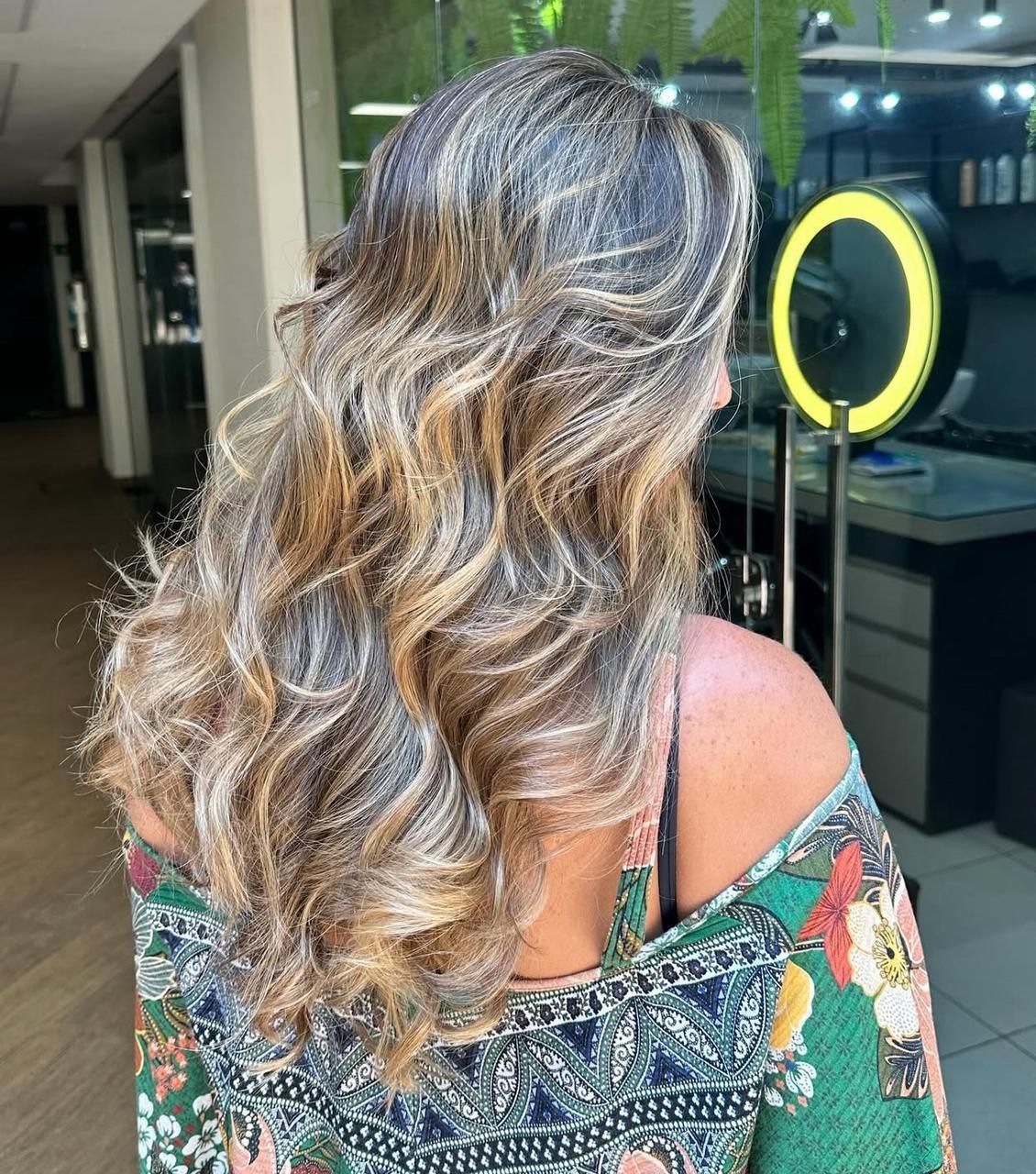 Especialist Hair Stylist - Image 15